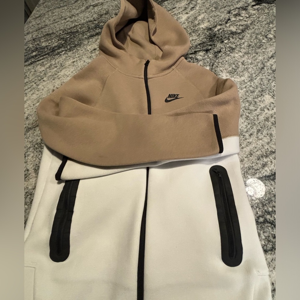 Nike Tech sweatshirt